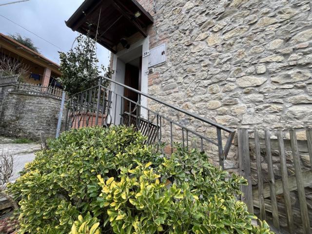 Villetta indipendente in vendita di 189 m² in Via F.lli J.E R. Kennedy