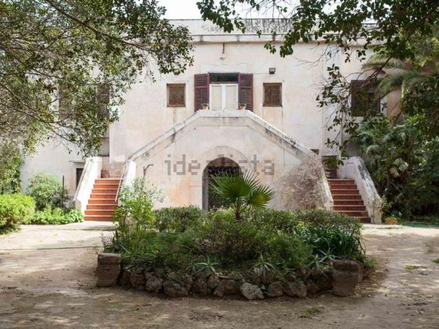 Villetta indipendente in vendita di 1900 m² in Via Giunta Francesco
