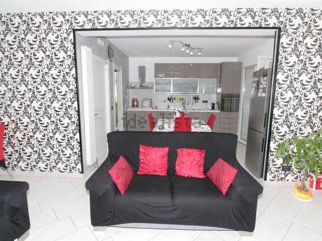Villetta indipendente in vendita di 190 m² in Via Carrubbazza