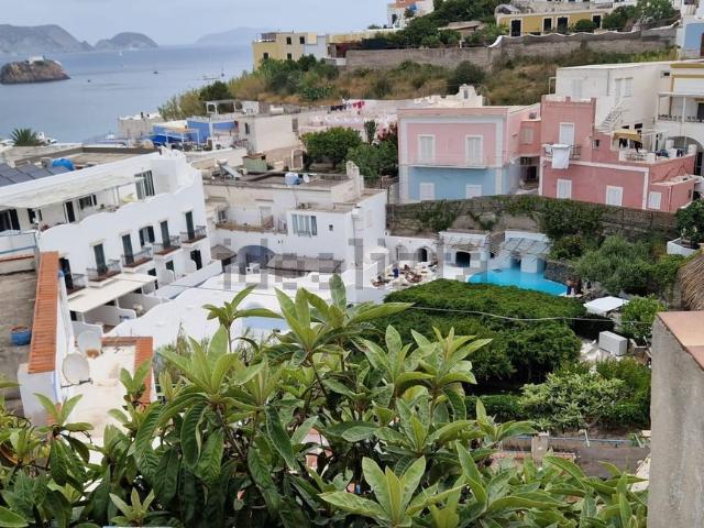 Villetta indipendente in vendita di 190 m² in Via Chiaia di Luna
