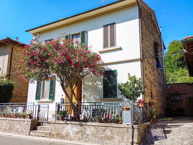 Villetta indipendente in vendita di 190 m² in Via Alberi