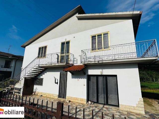 Villetta indipendente in vendita di 190 m² in Via Almerini