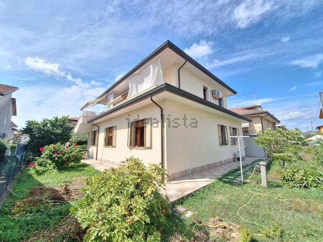 Villetta indipendente in vendita di 190 m² in Via Giacomo Matteotti