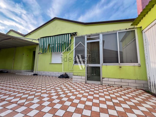Villetta indipendente in vendita di 190 m² in Via dei Martiri, 54
