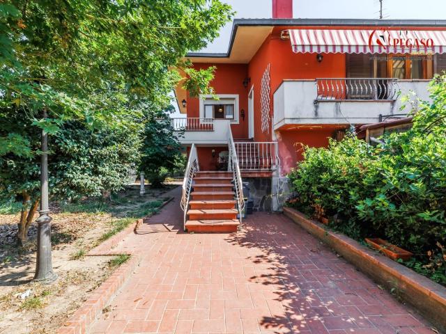 Villetta indipendente in vendita di 190 m² in Via del Bizzarro