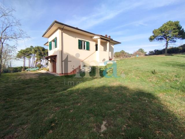 Villetta indipendente in vendita di 190 m² in Via del Poggio