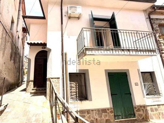 Villetta indipendente in vendita di 190 m² in Via Duca D&apos Aosta