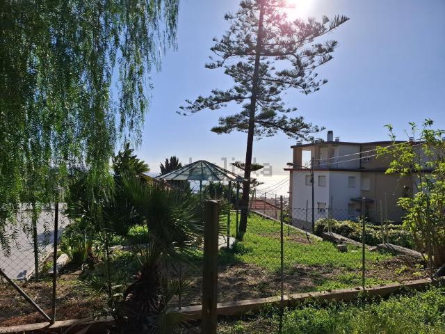 Villetta indipendente in vendita di 190 m² in Via Edmondo de Amicis, 84