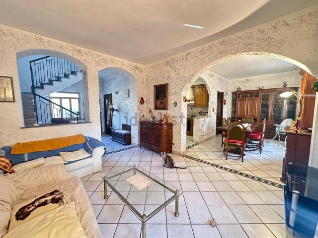 Villetta indipendente in vendita di 190 m² in Via Pietro Maroncelli, 6