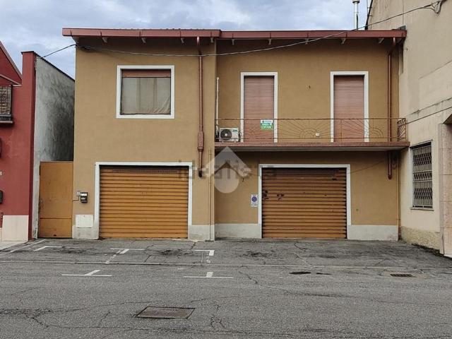 Villetta indipendente in vendita di 190 m² in Piazza Libertà, 1
