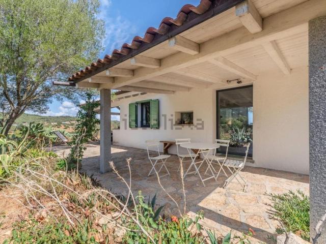 Villetta indipendente in vendita di 190 m² in Strada Statale 125 Orientale Sarda