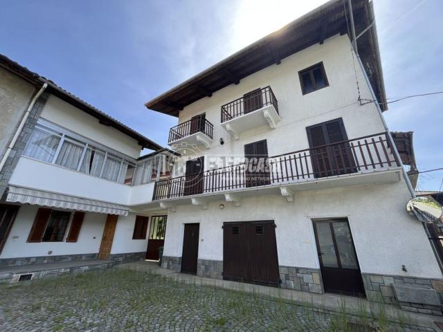 Villetta indipendente in vendita di 190 m² in Strada Provinciale della Valchiusella, 48