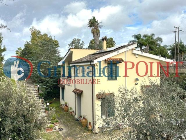 Villetta indipendente in vendita di 191 m² in Via dei Monti, 1