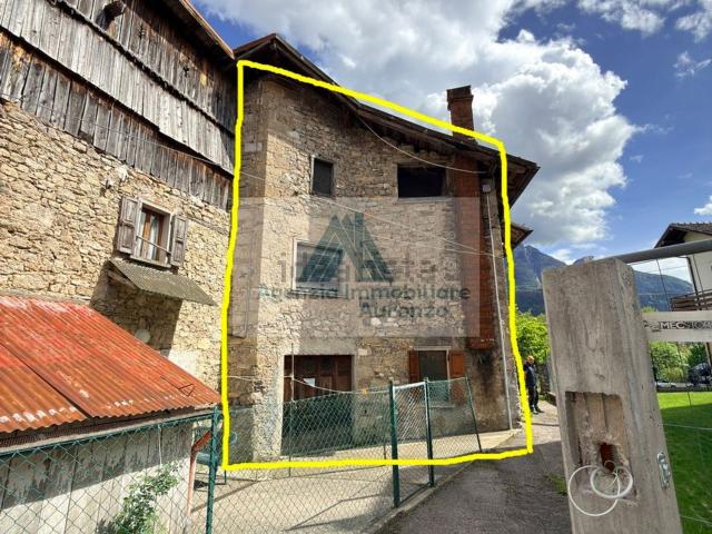 Villetta indipendente in vendita di 191 m² in Via Roma