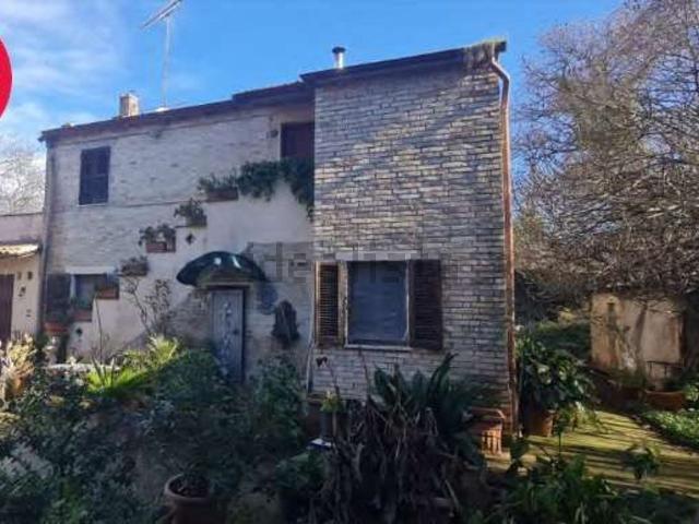 Villetta indipendente in vendita di 191 m² in Contrada Molini di Fermo, 93