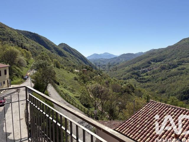 Villetta indipendente in vendita di 192 m² in Via Cagli