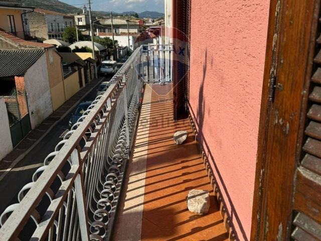 Villetta indipendente in vendita di 192 m² in Via Orazio, 13