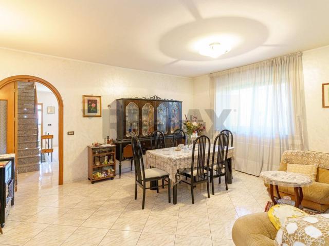 Villetta indipendente in vendita di 192 m² in Via Palermo, 643