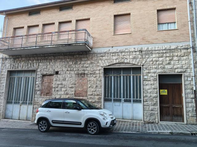 Villetta indipendente in vendita di 192 m² in Via Roma, 53