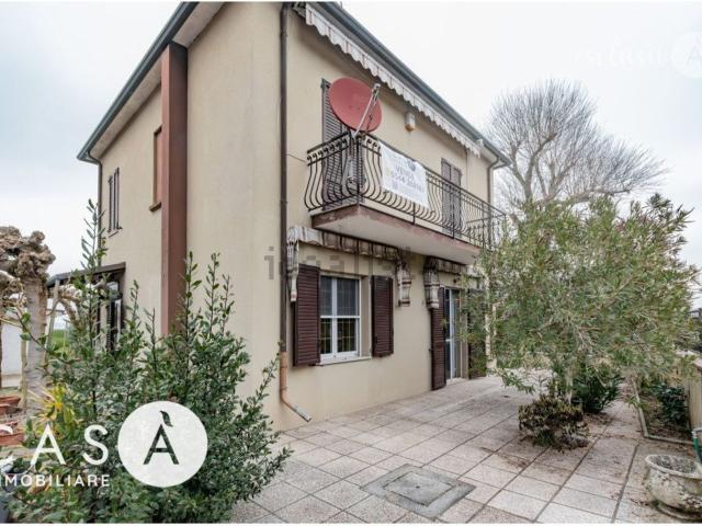 Villetta indipendente in vendita di 192 m² in Viale dei Lombardi, 38