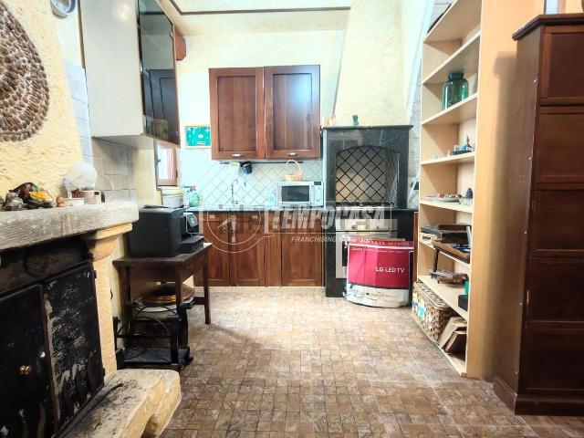 Villetta indipendente in vendita di 192 m² in Vico Ortenzio