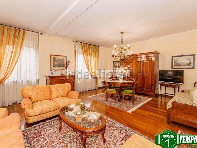 Villetta indipendente in vendita di 314 m² in Via Lomellina