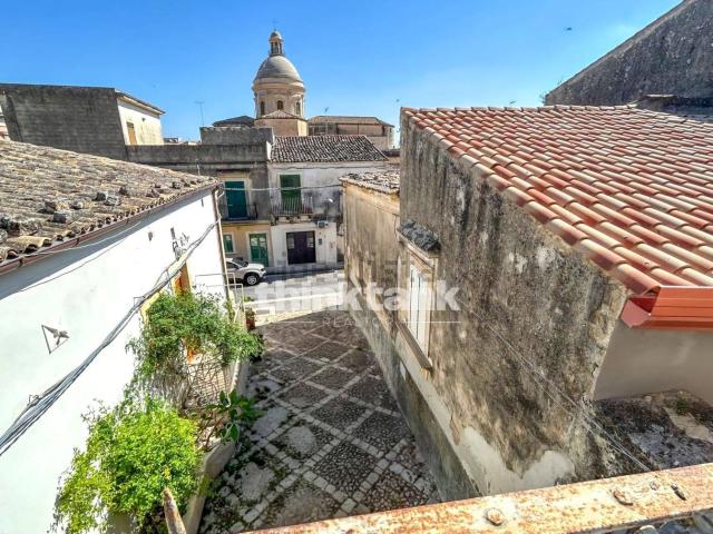 Villetta indipendente in vendita di 194 m² in Via Gianluca Barbieri