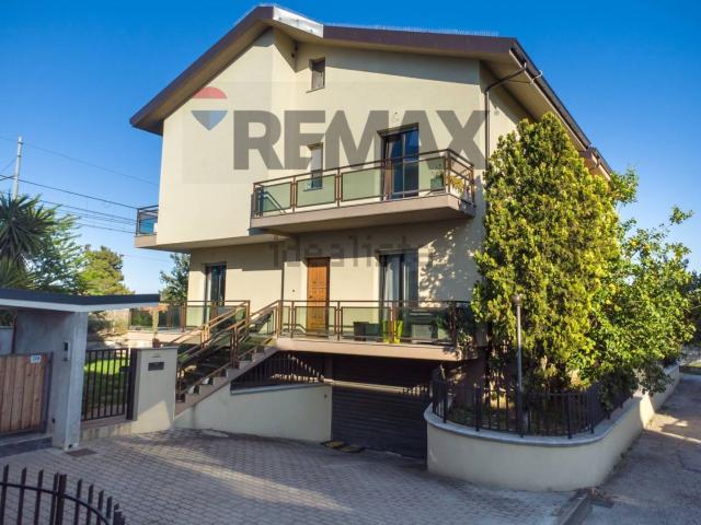 Villetta indipendente in vendita di 194 m² in Via Matrino, 222