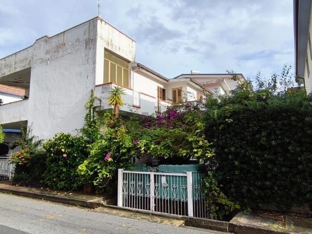 Villetta indipendente in vendita di 194 m² in Via Vincenzo Bellini, 38