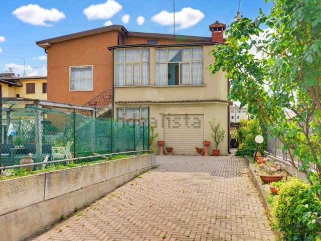 Villetta indipendente in vendita di 195 m² in Via Caduti della Libertà, 73