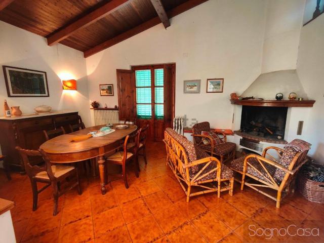Villetta indipendente in vendita di 195 m² in Via dei Pini, 26