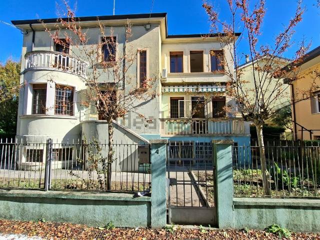 Villetta indipendente in vendita di 195 m² in Via Ivo Scapolo