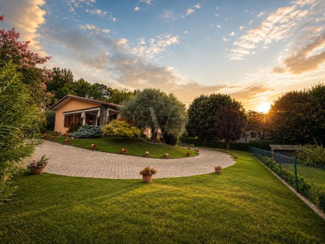 Villetta indipendente in vendita di 195 m² in Via Montegrande, 17