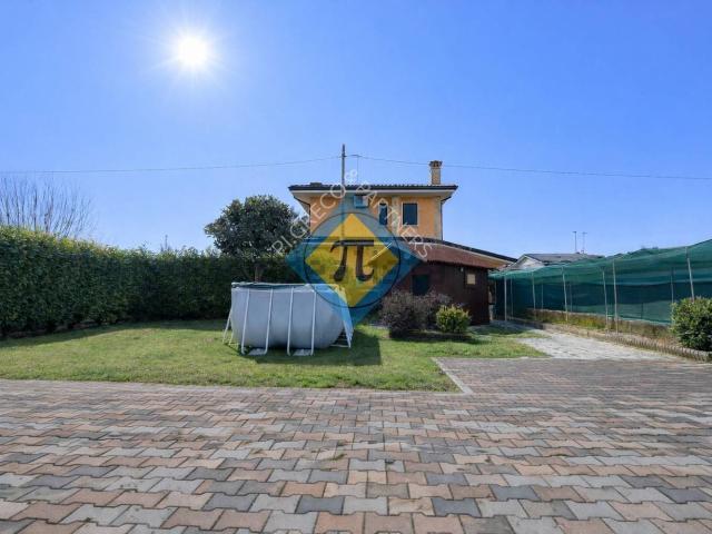 Villetta indipendente in vendita di 195 m² in Via Maniago, 6