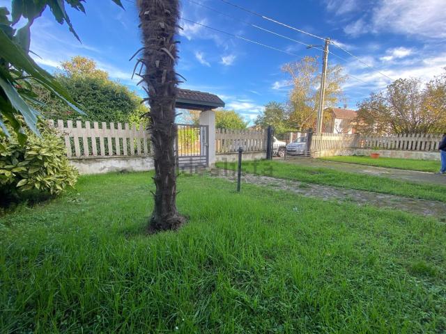 Villetta indipendente in vendita di 195 m² in Viale A. C. Capettini