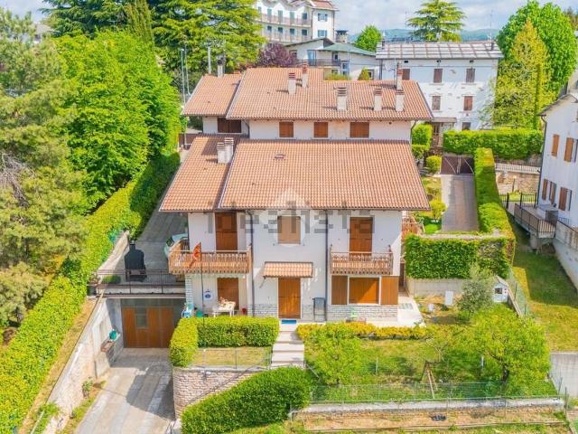 Villetta indipendente in vendita di 195 m² in Viale Regnoto