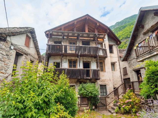Villetta indipendente in vendita di 195 m² in Frazione San Carlo