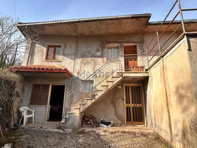 Villetta indipendente in vendita di 196 m² in Via Cerreta