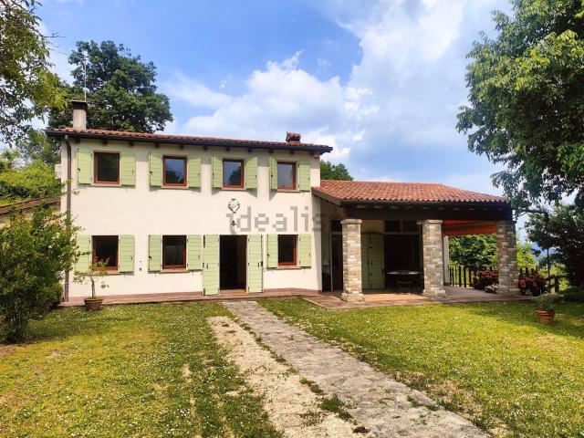 Villetta indipendente in vendita di 196 m² in Via Cicogna Pirio