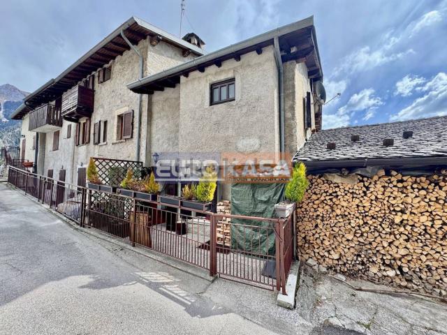 Villetta indipendente in vendita di 1970 m² in Via Sparavera