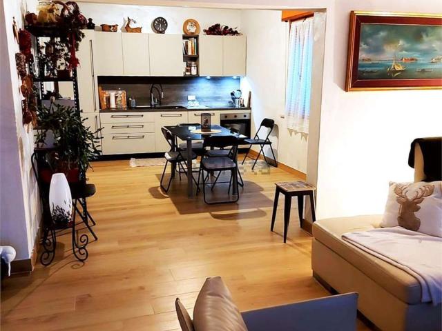 Villetta indipendente in vendita di 197 m² in Via Cantore