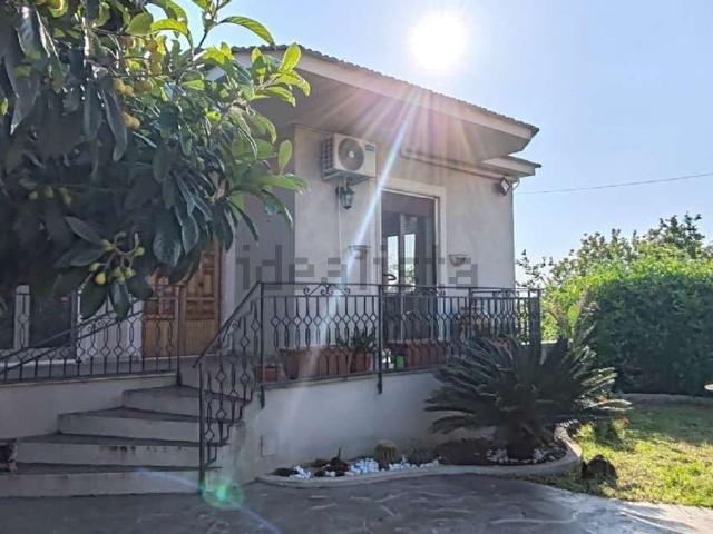 Villetta indipendente in vendita di 197 m² in Via Damiano Mancuso