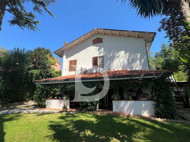 Villetta indipendente in vendita di 197 m² in Via dei Platani, 88