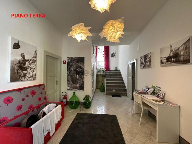 Villetta indipendente in vendita di 197 m² in Viale dei Colli, 65