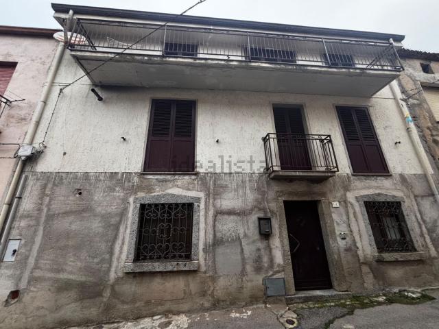 Villetta indipendente in vendita di 198 m² in Via A. Deffenu, 10