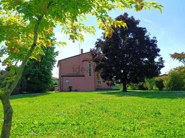 Villetta indipendente in vendita di 198 m² in Via Danubio, 40