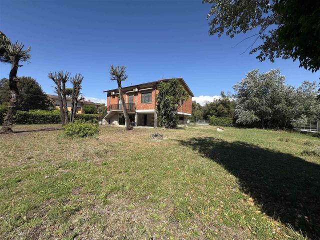Villetta indipendente in vendita di 198 m² in Via dei Biancospini, 28