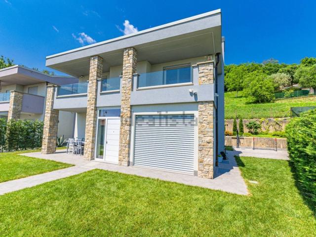 Villetta indipendente in vendita di 198 m² in Via del Vago