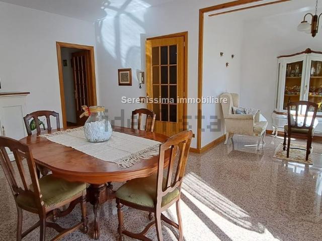 Villetta indipendente in vendita di 198 m² in Via Fornaci