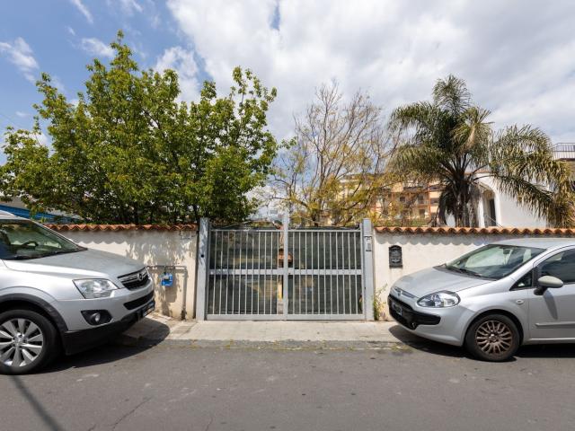 Villetta indipendente in vendita di 198 m² in Via Francesco Laurana